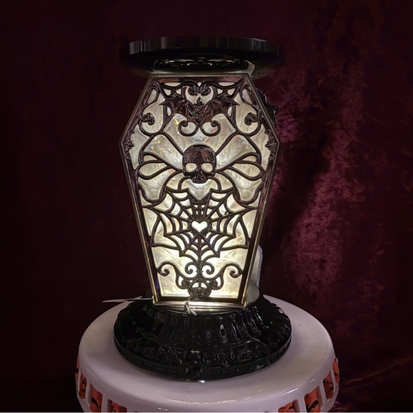 Bath & Body Works 2025 Light Up Glitter Coffin Waterglobe 3 Wick Candle Holder - Picture 8 of 12